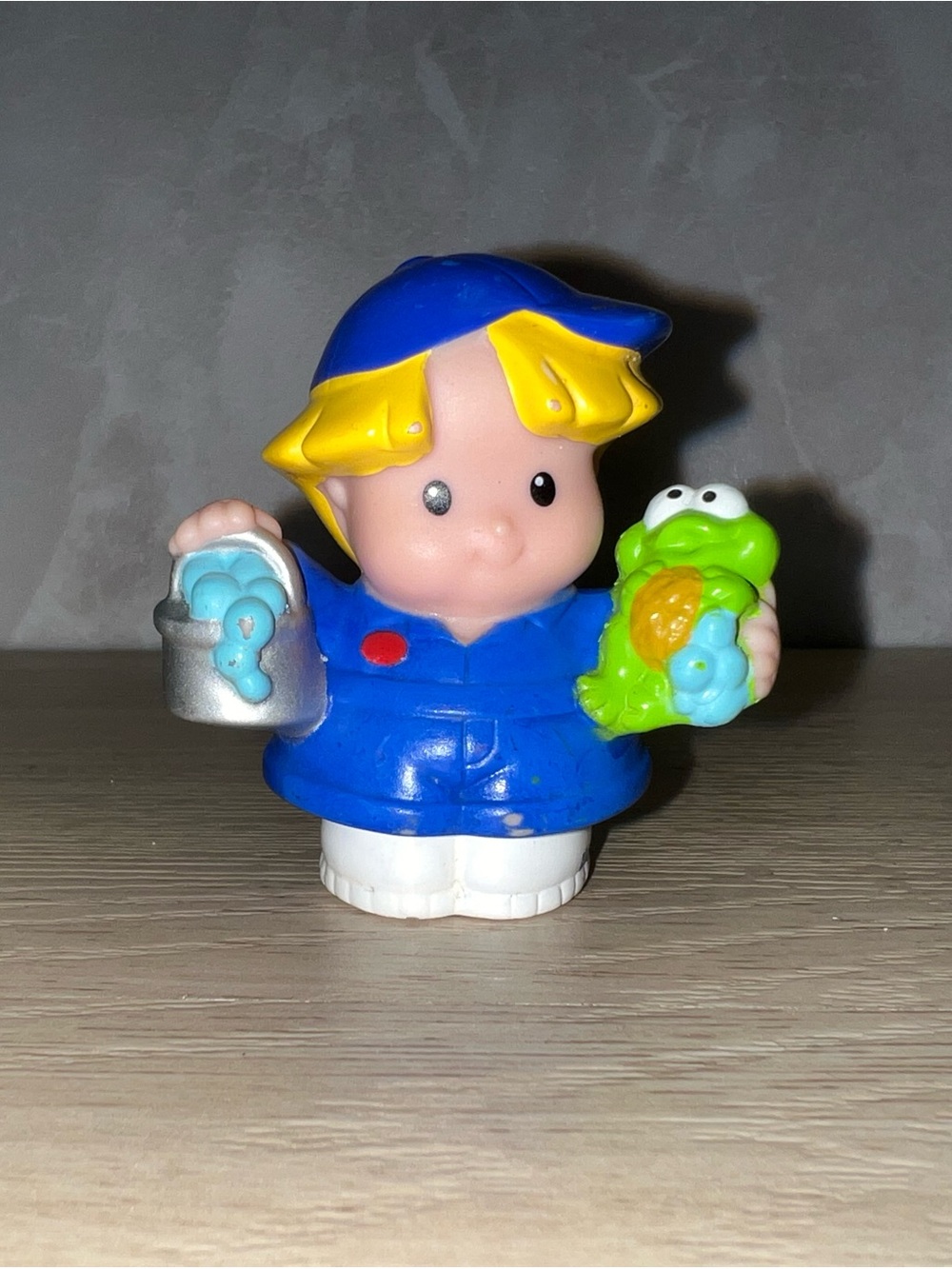 🚗 Fisher-Price Little People Eddie Car Wash / Gas Station Figure – 2001